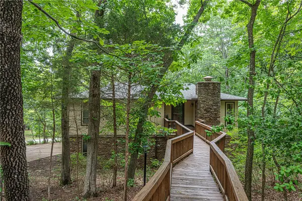1146 N Eastwood Drive, Fayetteville, AR 72701