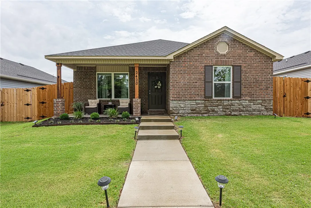 2420 E Illinois Alley, Fayetteville, AR 72701 - #1