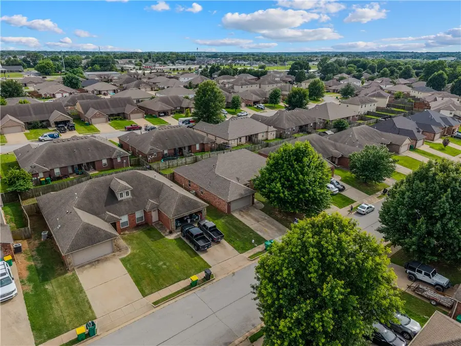 286-288 W Copper Oaks Drive, Centerton, AR 72719 - #3
