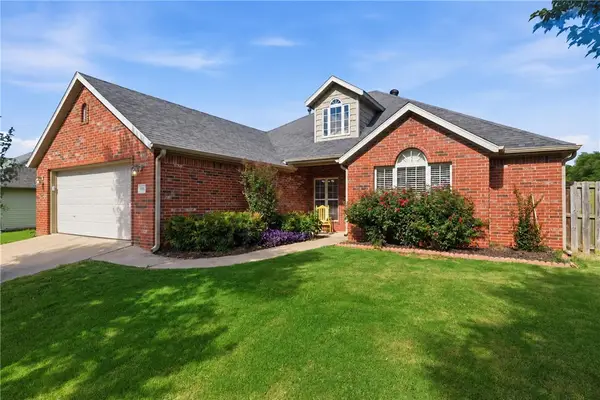 596 N Fox Meadows Lane, Fayetteville, AR 72704