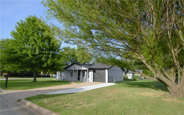 2511 N 4th Street, Rogers, AR 72756