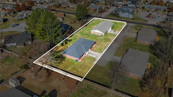 1011/1013 NW 12th Street, Bentonville, AR 72712