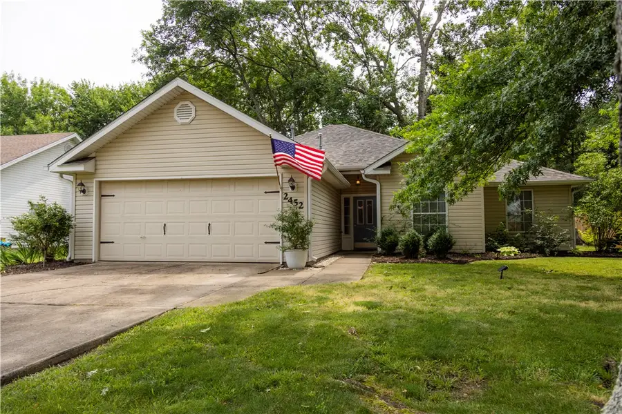 2452 Pin Oak Street, Fayetteville, AR 72701 - #2
