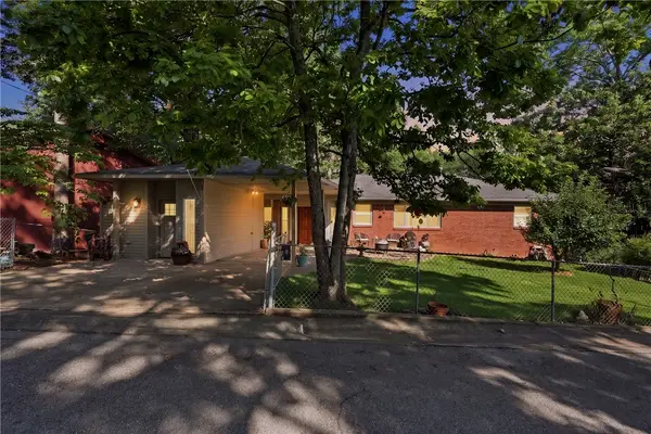 11 College Street, Eureka Springs, AR 72632