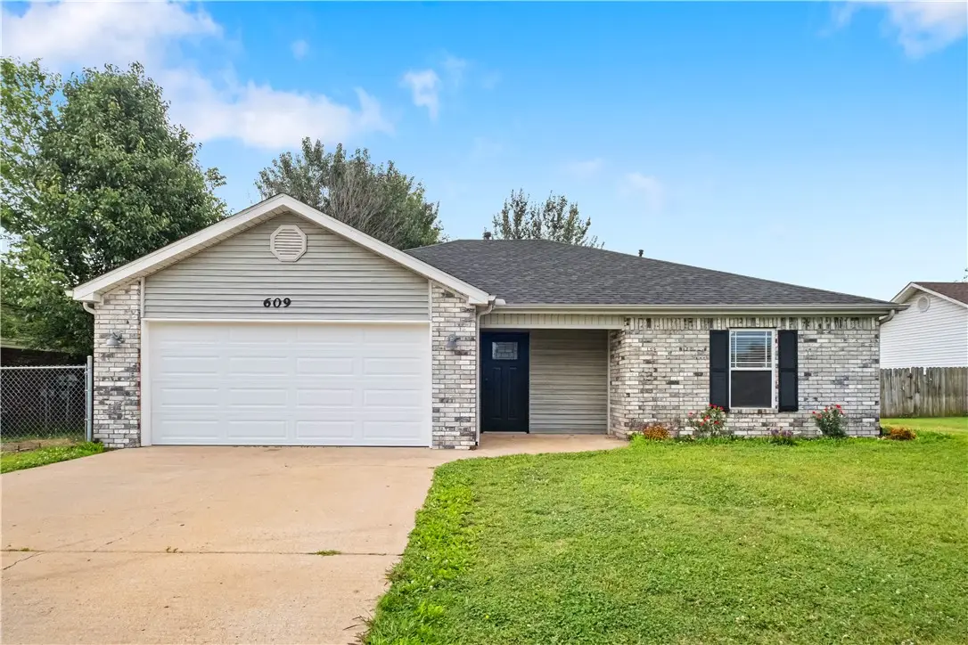 609 Birmingham St Sw, Gravette, AR 72736 - #1