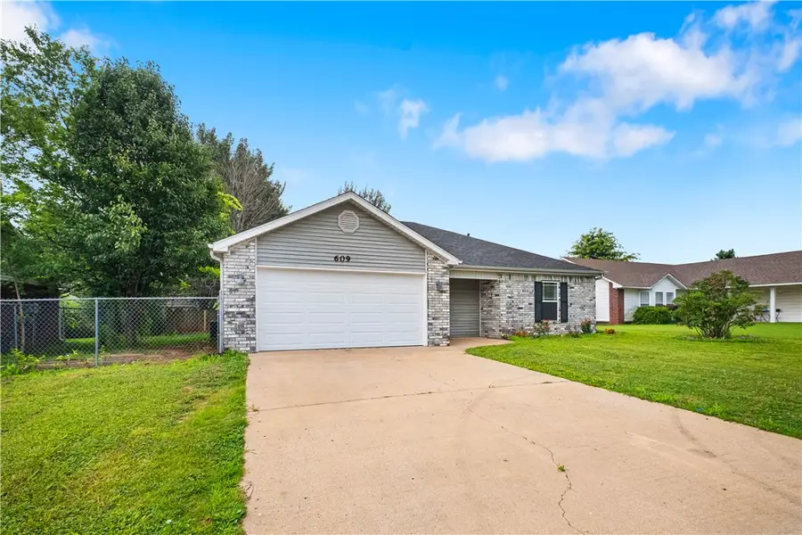 609 Birmingham St Sw, Gravette, AR 72736 - #3