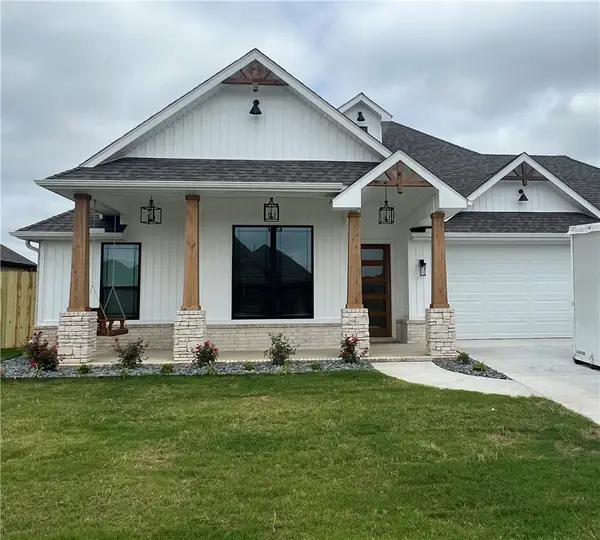 1800 Gaines Street, Pea Ridge, AR 72751