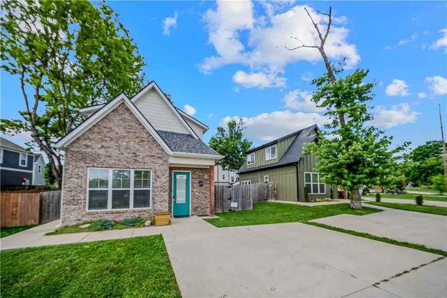 3026 W Old Farmington Road, Fayetteville, AR 72704 - #3