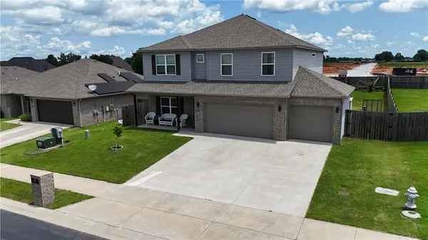 620 Woodcreek Loop, Lowell, AR 72745