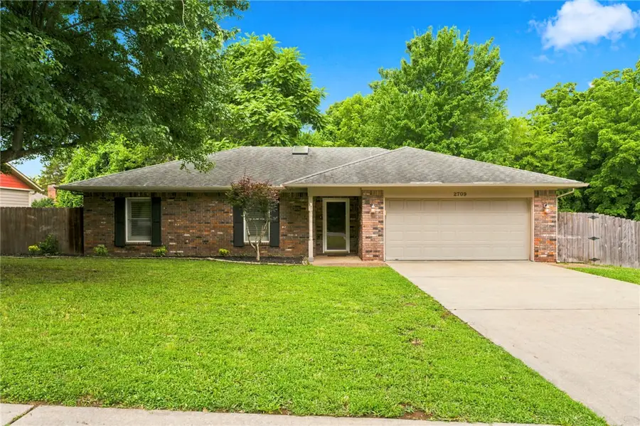 2709 N Wakefield Place, Fayetteville, AR 72703 - #2