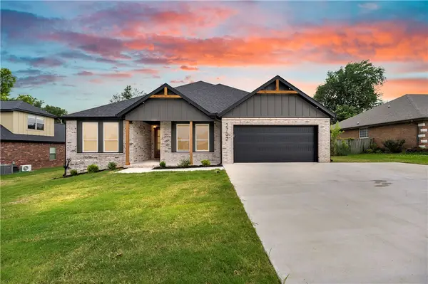 2702 Cortney Circle, Siloam Springs, AR 72761