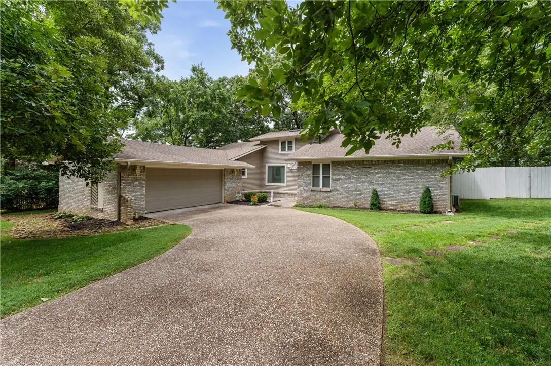 2520 E Gentle Oaks Lane, Fayetteville, AR 72703 - #1
