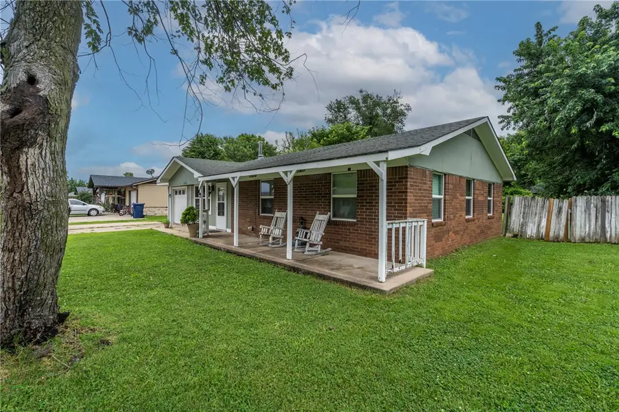 1155 Jo Lynn Street, Siloam Springs, AR 72761 - #2