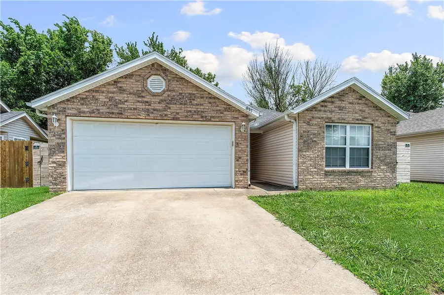 817 SE E Court, Bentonville, AR 72712 - #2