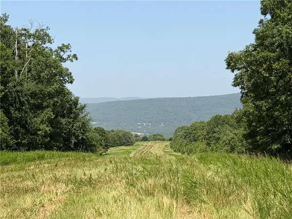 001 Madison 3202, Huntsville, AR 72740