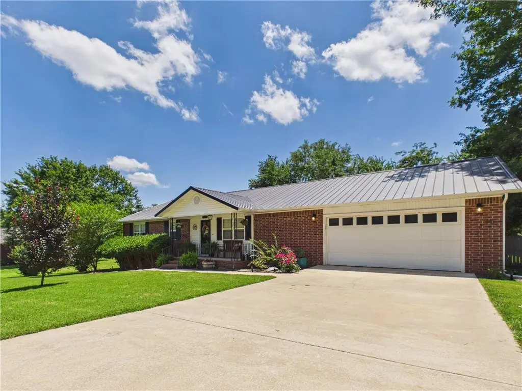 1302 W Rogers Avenue, Harrison, AR 72601 - #1