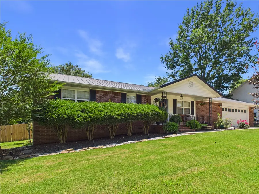 1302 W Rogers Avenue, Harrison, AR 72601 - #2
