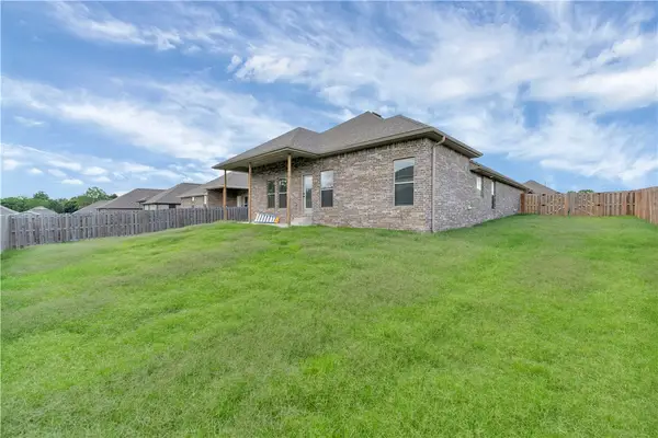 2413 England Lane, Pea Ridge, AR 72751