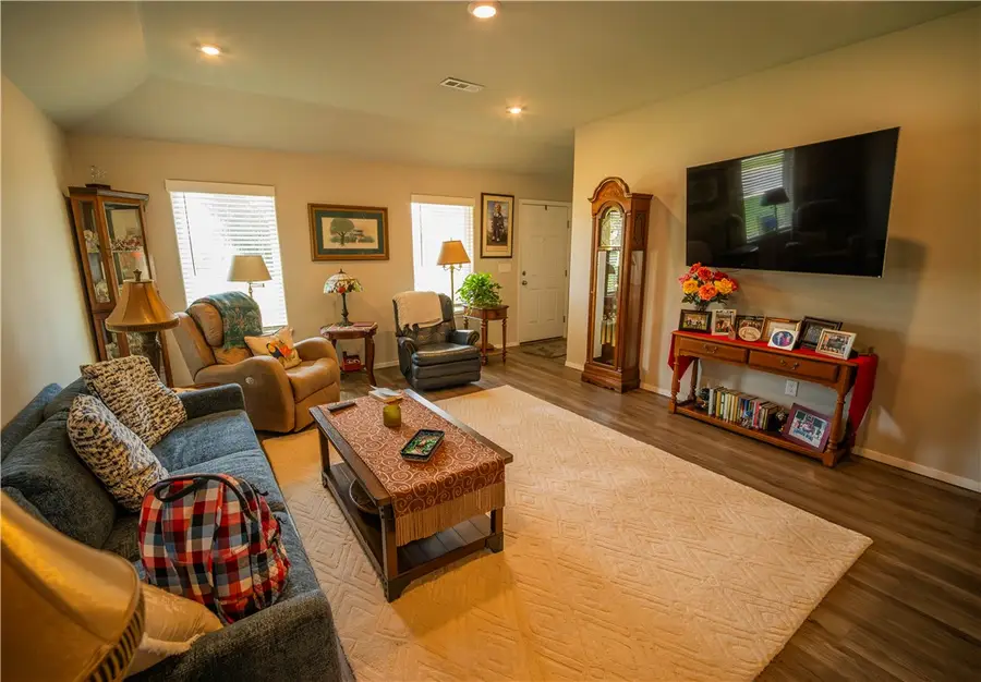 109 W Gillian Avenue, Rogers, AR 72758 - #3