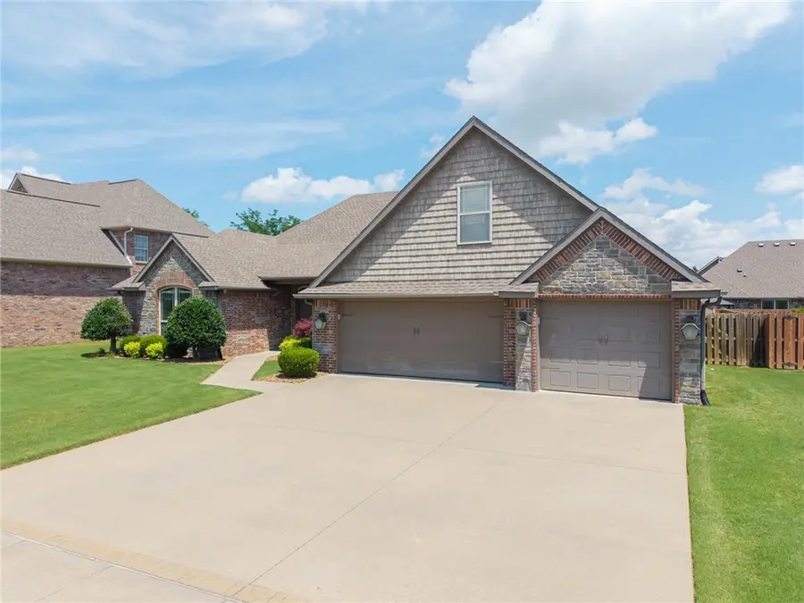 6105 W Bainbridge Drive, Rogers, AR 72758 - #2