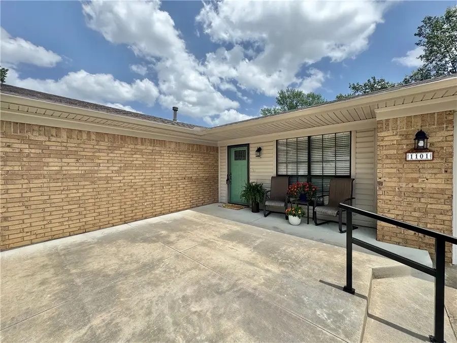 1101 S Laredo Avenue, Russellville, AR 72801 - #3