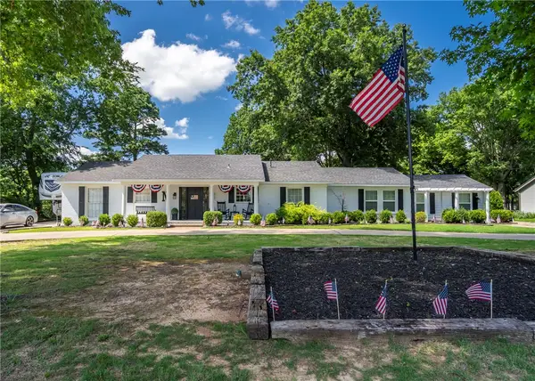 216 W Bush Street, Prairie Grove, AR 72753