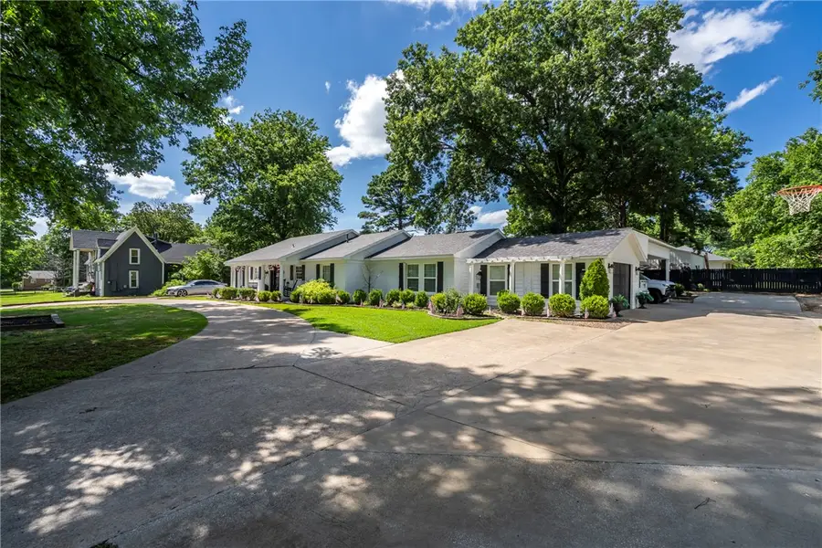 216 W Bush Street, Prairie Grove, AR 72753 - #2