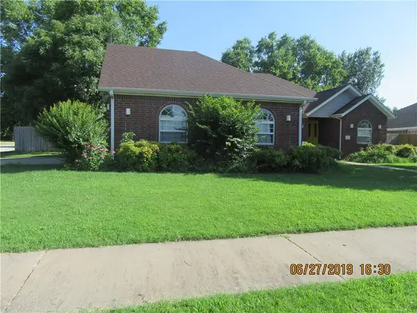 410 Julian Court, Siloam Springs, AR 72761