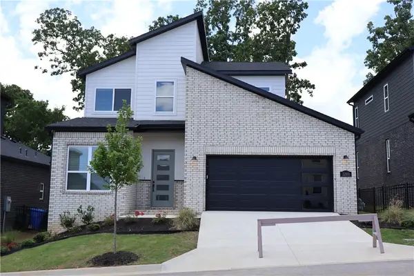 3200 N Sumac Drive, Fayetteville, AR 72703