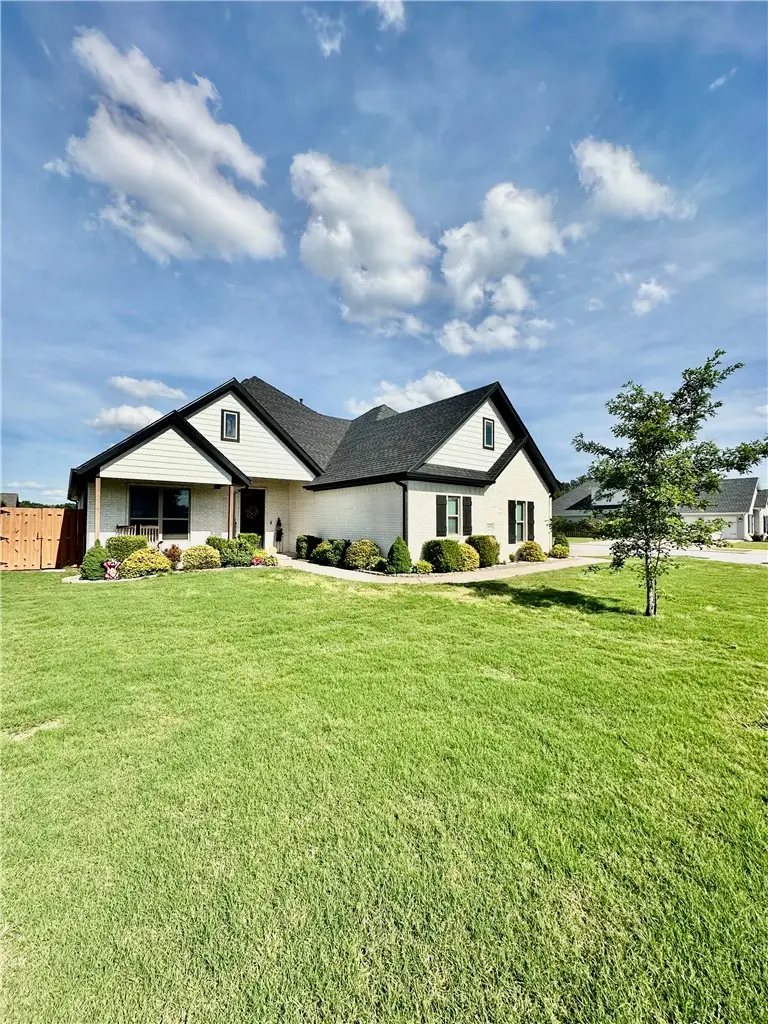 690 Malbec Road, Tontitown, AR 72762 - #2