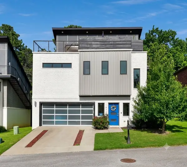 1546 N Desoto Place, Fayetteville, AR 72703