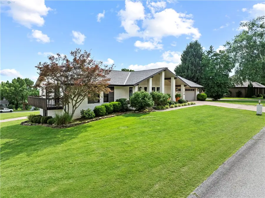 104 W Watts Street, Harrison, AR 72601 - #3