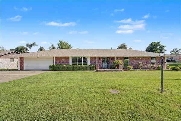 706 W Will Rogers Drive, Rogers, AR 72756