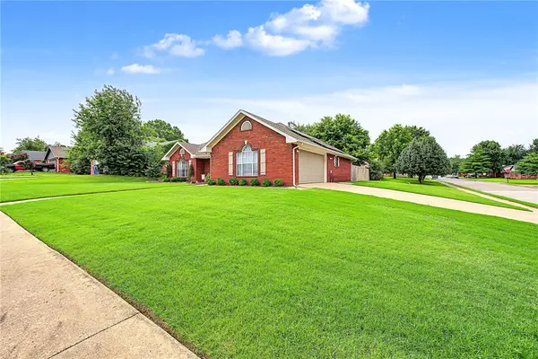 4479 W Cheyenne Drive, Fayetteville, AR 72704