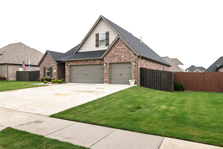310 Tartaglia Avenue, Tontitown, AR 72762 - #3