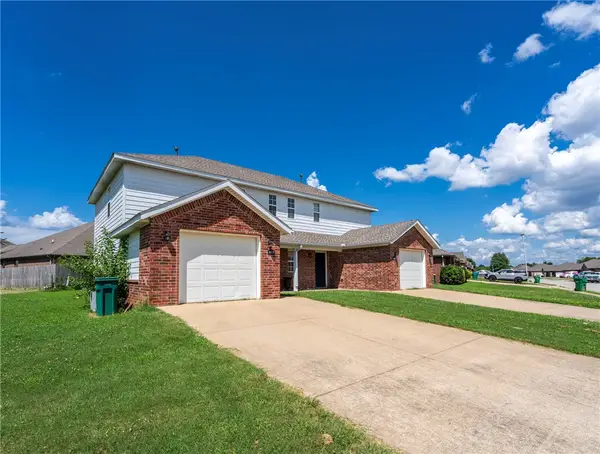 917-919 Kensington Drive, Centerton, AR 72719