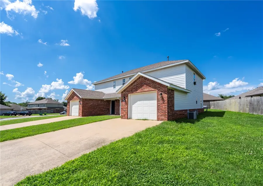 917-919 Kensington Drive, Centerton, AR 72719 - #3