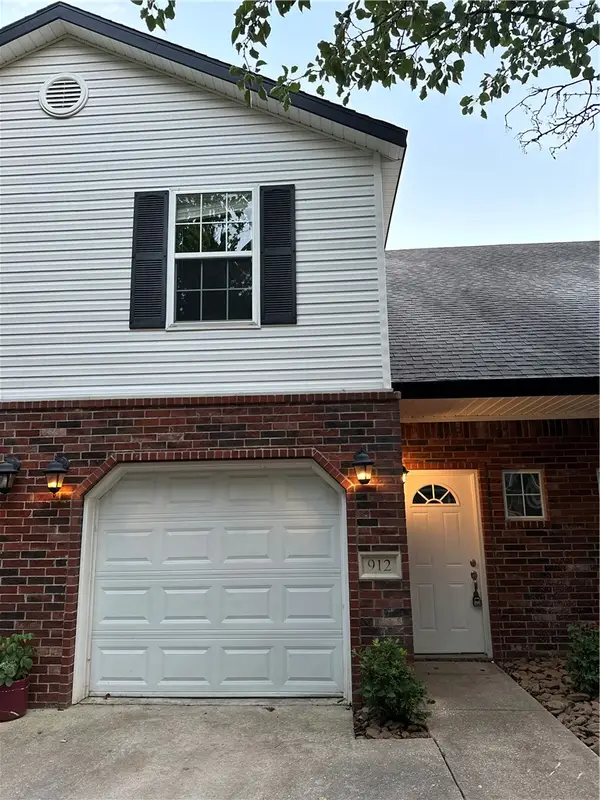 912 S Wood Avenue, Fayetteville, AR 72701