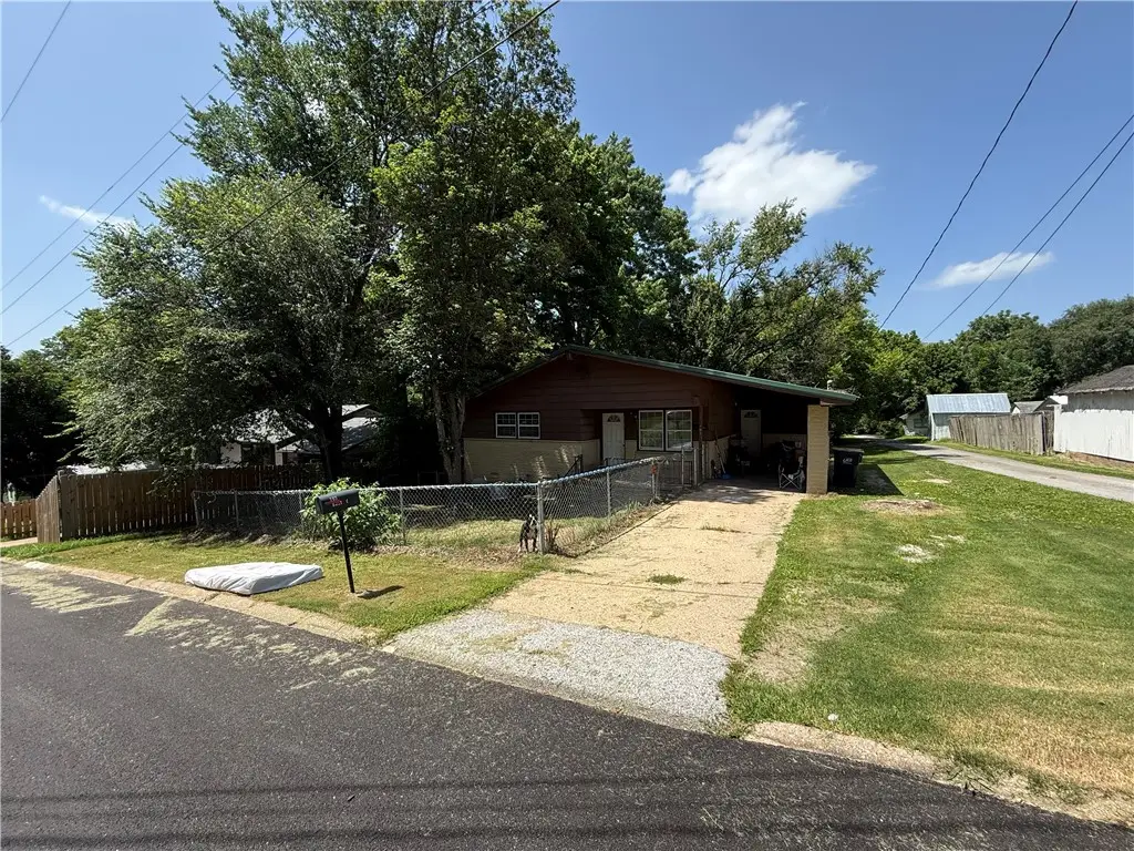 103 E College Avenue, Harrison, AR 72601 - #1