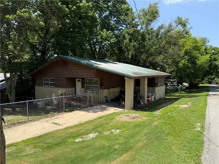 103 E College Avenue, Harrison, AR 72601 - #2