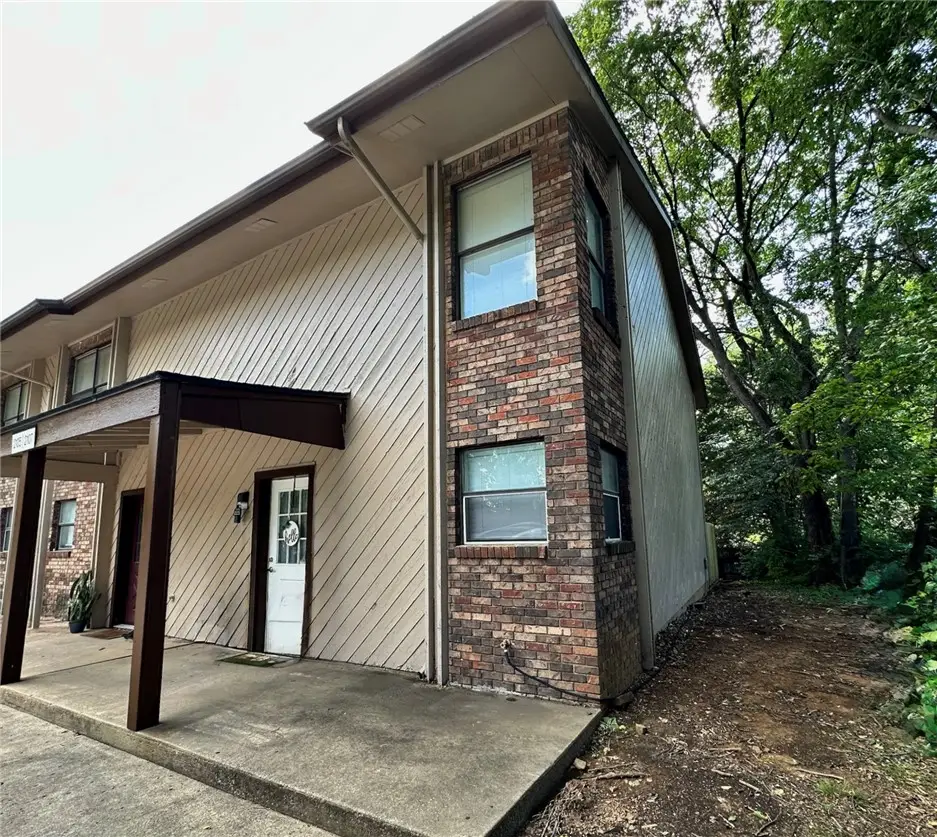 2107 N East Oaks Drive, Fayetteville, AR 72703 - #1