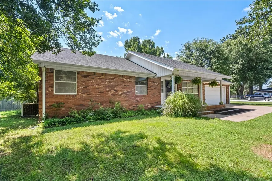 999 S Curtis Avenue, Pea Ridge, AR 72751 - #2