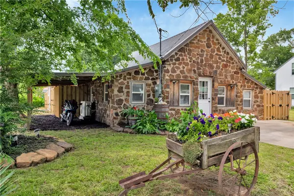 112 W Thurman Street, Prairie Grove, AR 72753