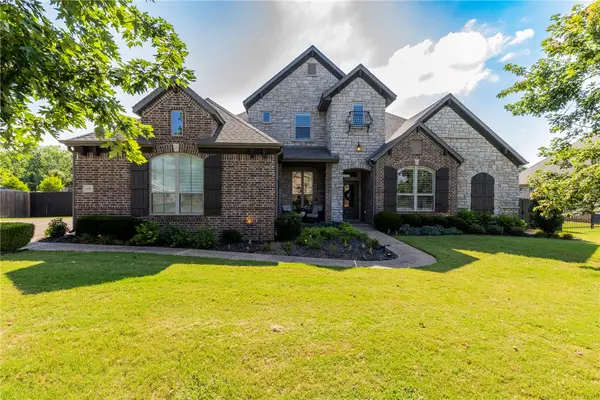 3152 N Warbler Drive, Fayetteville, AR 72704