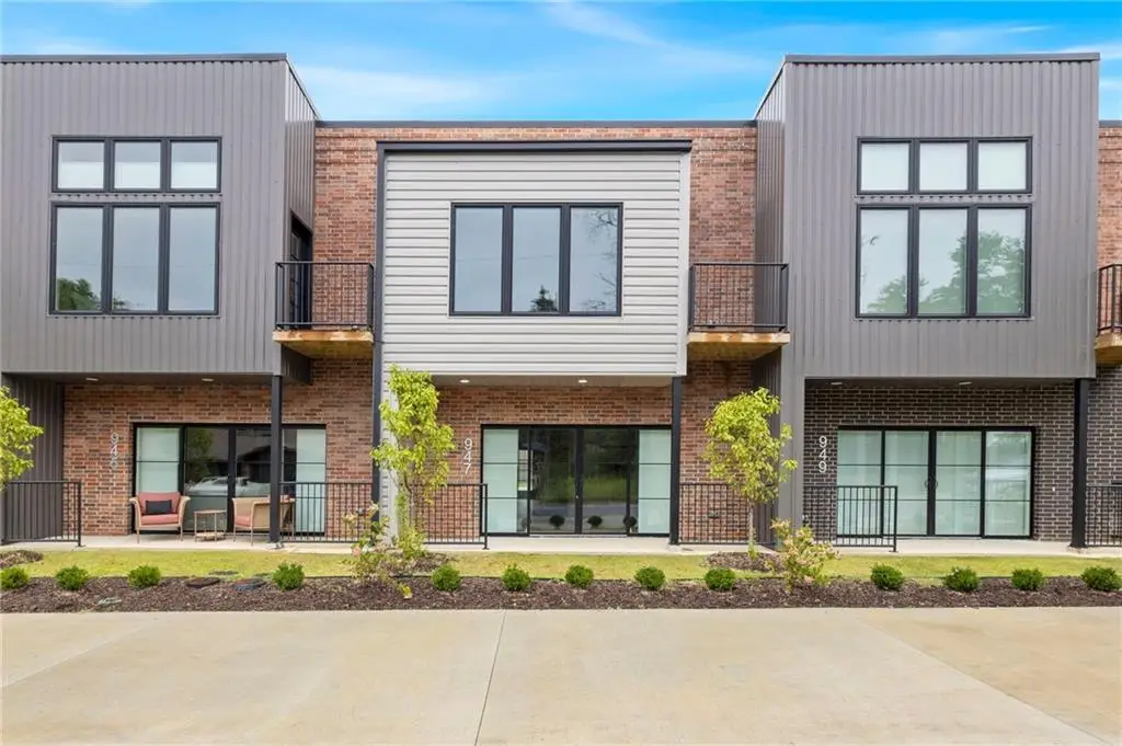 947 SE 10th Street, Bentonville, AR 72712 - #1