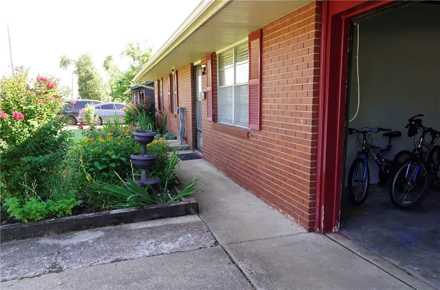 806 7th Street, Rogers, AR 72756 - #2