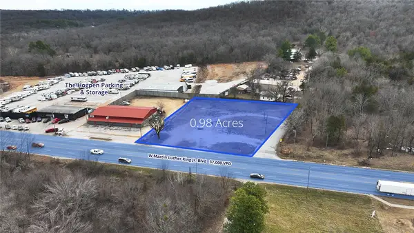 3675 W Martin Luther King Jr Boulevard, Fayetteville, AR 72701