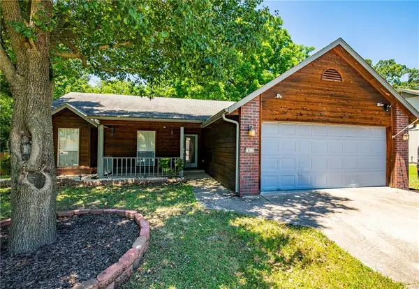1857 N Albany Lane, Fayetteville, AR 72704