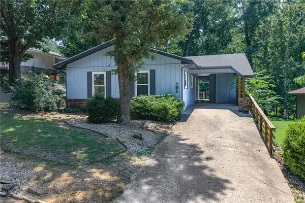 1 Blandford Lane, Bella Vista, AR 72715