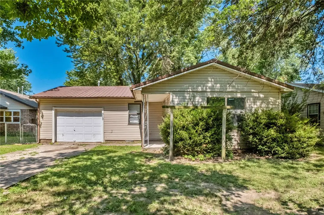 313 Little Avenue, Gentry, AR 72734 - #1